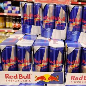 Boisson énergisante Red Bull avec 151 mg de caféine, plus de taurine et de vitamines B, 16 fl oz, paquet de 12 canettes - Product Image 3