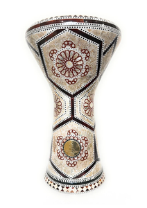 Gawharet El Fan - Darbuka Profesional de 17.5 Pulgadas, Hecha a Mano con Mosaico Geométrico de Madreperla y Aluminio - Product Image 5
