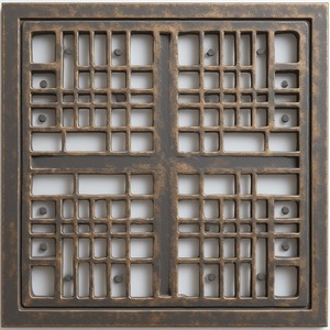 Couvre-drain en laiton fait main de qualité supérieure avec finition brossée et de magnifiques détails sculptés pour les salles de bain d'hôtels de luxe modernes - Product Image 5