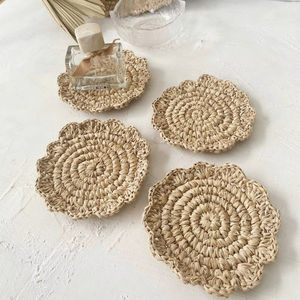 ชุดแผ่นรองแก้วสานมือจากหญ้าทะเล ดีไซน์ใหม่ สไตล์ธรรมชาติ สำหรับป้องกันโต๊ะเครื่องดื่ม ตกแต่งโต๊ะหรูหรา รับผลิตแบบ OEM ODM - Product Image 1