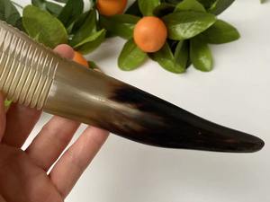 Peine de Cuerno de Vaca Natural, Dientes Anchos, Acabado Suave, Cuidado del Cabello - Product Image 3