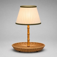 Lampe de table sans fil rechargeable 3 CCT simple à alimentation CC en bambou avec plateau rond en rotin et abat-jour en tissu plissé pour restaurant et hôtel