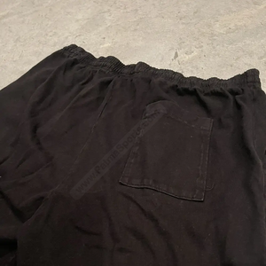 Pantalones cortos de algodón personalizados negros al mejor precio con patrón sólido Estilo fresco Últimas tendencias Pantalones cortos de sudor con diamantes de imitación - Product Image 6