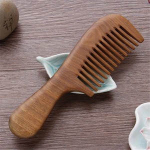 Peigne en bois de pêche naturel le plus vendu avec des dents fines pour le coiffage des cheveux, le soin du cuir chevelu et l'entretien quotidien, disponible au meilleur prix - Product Image 2