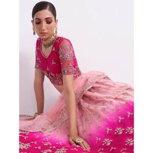 ชุดแต่งงานเลเฮนกาโชลีสีชมพูทันสมัย ผ้าตาข่ายปักลายหนา ยาวกรอมพื้น แขนสั้น ประดับพู่ห้อย - Product Image 5