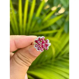 Anillo Floral de Plata 925 con Rubí Natural, Moderno y Elegante, con Incrustaciones de Oro Rosa y Baño de Rodio, Marca Privada Licenciada, Regalo Perfecto - Product Image 1