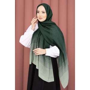 Serie de Chales Modernos con Degradado de Color Esmeralda y Patrón Bordado para Invierno - Product Image 1