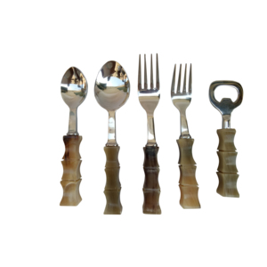 Ensemble de couverts modernes faits à la main de haute qualité, durables et à prix raisonnable, avec manche en bois et couverts en acier inoxydable plaqué - Product Image 1