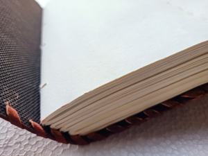 กระเป๋าสตางค์หนังพับลายมังกรงานแฮนด์เมด ขนาด 6*8 นิ้ว ประดับด้วยหินตาเสือและอาเกต พร้อมกระดาษฝ้าย เหมาะเป็นของขวัญในวันหยุด - Product Image 5