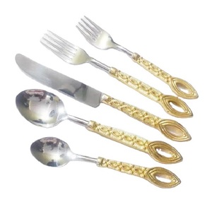 Cubiertos de color plateado nuevo con MANGO de diseñador de color dorado Juego de cubiertos de 5 piezas de hotel de acero inoxidable de metal personalizado en venta completa - Product Image 1