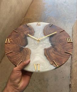 Résine époxy de forme irrégulière et bois de manguier fissuré Horloge murale/montre murale en bois au design unique de meilleure qualité - Product Image 2