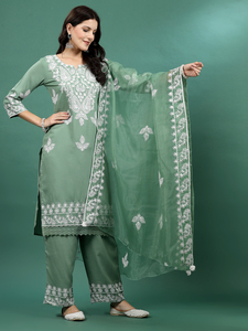 Conjunto de Kurta, Palazzo y Dupatta de Rayón con Bordado Verde para Mujer, Estilo A-Line Elegante y Recto, Vestidos Modernos al por Mayor - Product Image 6