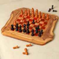 Échiquier rustique artisanal en bois d'olivier brun ArtisRaw, jeu vintage unique pour collectionneurs et amateurs d'échecs