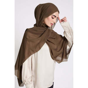 Hijab Georgette de oliva caqui de lujo con detalles delicados Ropa musulmana tradicional y accesorio - Product Image 1