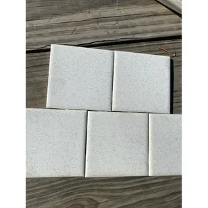 Azulejo de cerámica pulido Suntile USA blanco brillante con motas negras 4 5/16 "Azulejos interiores para piso y pared para habitaciones - Product Image 1