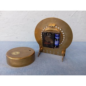 Relojes de mesa de metal MARVELOUS; ofrecen siluetas artísticas que enriquecen la diversidad visual en una habitación, un reloj de escritorio fantástico. - Product Image 2