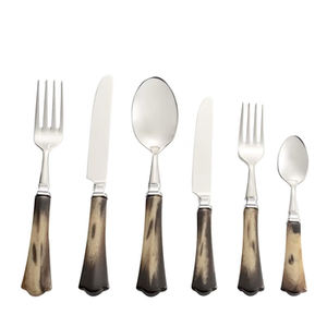 Ensemble de couverts à poignée en os jaune en acier inoxydable avec couverts finis miroir, parfait pour les mariages et les restaurants. - Product Image 5