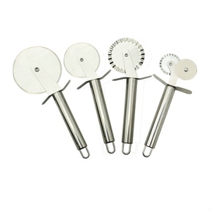 Ruota per <span class=keywords><strong>Pizza</strong></span> classica da 9 pollici con lama affilata che taglia le croste torte protezione per le dita impugnatura di sicurezza per proteggere lavabile in lavastoviglie - Product Image 1