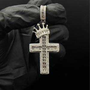 จี้รูปมงกุฎฮิปฮอปเย็นแบบ925สเตอลิงสีทองชุบด้วยเพชรโมอิสซาไนต์สำหรับผู้ชายและผู้หญิง - Product Image 1