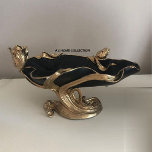 Bol à fruits décoratif en aluminium moulé avec un papillon doré attaché, pour un usage domestique - Product Image 3