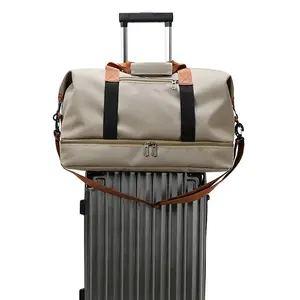 Bolsa de viaje de lujo con impresión de logotipo personalizado Bolsa de lona deportiva de gran capacidad de alta calidad Ideal para gimnasio Viajes al aire libre - Product Image 3