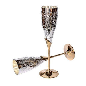 Verre à boire en cuivre martelé Design Table à manger Utilisation Verre à vin Accessoires de table Cuivre Métal Verre Vaisselle - Product Image 2