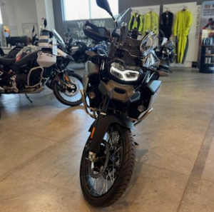 มอเตอร์ไซค์/สกู๊ตเตอร์ รุ่น F900 GS Adventure สีดำเมทัลลิก ปี 2026 ราคาประหยัด 895 ซีซี 105 แรงม้า 8,500 รอบต่อนาที พร้อมจัดส่งทันที - Product Image 1