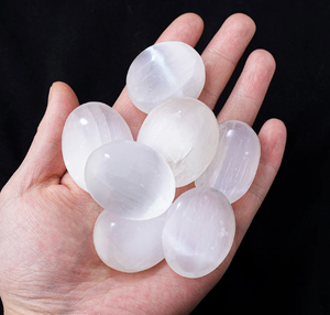 Pierres de palmier en sélénite naturelle en vrac de Offre Spéciale de meilleure qualité avec des sculptures cadeau en cristal par ALIF CRYSTAL AND AGATE - Product Image 4