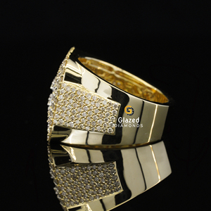 Bague Hip Hop Unisexe Unique en Or Jaune 10kt avec Diamants Ronds Brillants Coupe Baguette de Laboratoire Entièrement Buste en Bas pour les Mariages - Product Image 4