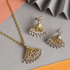 CLARA Juego de Collar y Pendientes Irina de Plata de Ley 925, Colección de Joyería Fina - Product Image 2