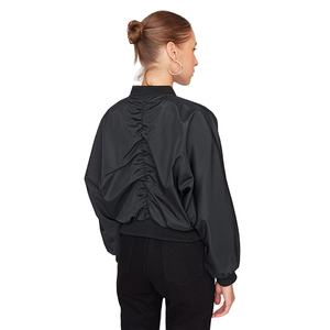 เสื้อแจ็คเก็ตผู้หญิงดีไซน์ทันสมัยแบบเรียบง่าย ขายส่งจากโรงงาน ขายดีสำหรับฤดูหนาว ทรงปกติ - Product Image 3