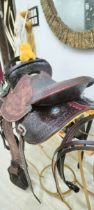 Selle de cheval de course occidentale anglaise de créateur, en cuir véritable de qualité supérieure, faite à la main, durable, avec quincaillerie en bois, plastique et acier inoxydable - Product Image 3