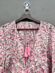 เดรสแม็กซี่ลายดอกไม้สำหรับผู้หญิงผ้าคอตตอนพิมพ์ลายน้ำหนักเบาซักได้อย่างยั่งยืนยาวสามส่วนธรรมชาติ - Product Image 3