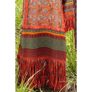 Conjunto de traje de dos piezas sin coser de tela de algodón para mujer, color marrón, marca Gul Ahmed - Product Image 1