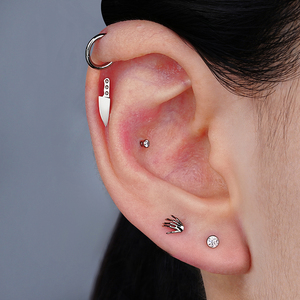 Droite Grand ASTM F136 Titane 16G Mini <span class=keywords><strong>Squelette</strong></span> Main Vis Retour Boucle D'oreille Gothique Crâne Tragus Helix Stud Piercing Bijoux De Corps - Product Image 2
