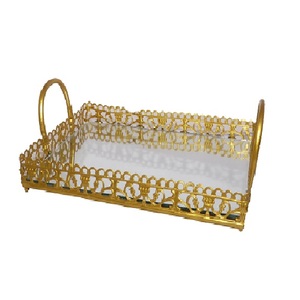 Plateau métallique décoratif pour une utilisation quotidienne dans la cuisine ou les occasions festives avec un beau savoir-faire et une finition durable - Product Image 1