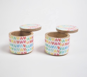 Pot en bois peint avec coeur pastel de Saint-Valentin avec couvercle tournant Fabricant Grossiste vente directe d'usine - Product Image 2