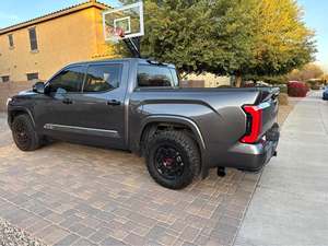 2023 Toyota Tundra Crew Max Hybrid Limited 4WD Coche usado con dirección hidráulica Asientos de cuero Cámara trasera Caja de cambios manual - Product Image 3