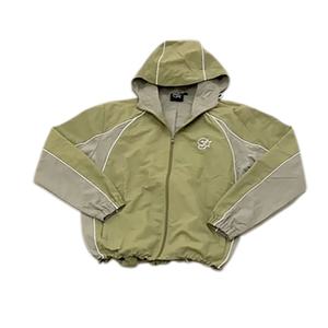 Ensemble de survêtements pour hommes, coupe-vent en nylon léger imperméable personnalisé pour l'automne et pantalon de jogging à cordon de serrage avec coutures - Product Image 2