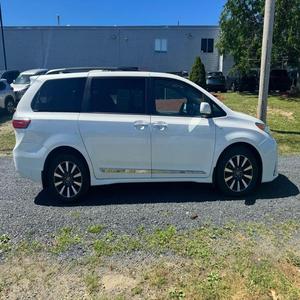 VUS Toyota Siennaa d'occasion et propre Offres Spéciales meilleur prix sans antécédents d'accident vitesse maximale assez utilisé conduite à gauche et à droite - Product Image 1