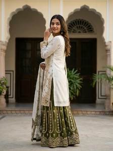 Traje Anarkali Salwar de tela de seda GMY 100% pura con bordado pesado y diseño de estilo tradicional a precio de mayoreo. - Product Image 2