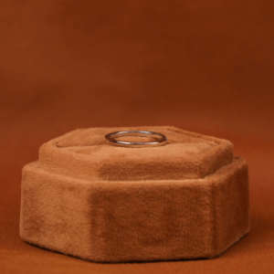 Micro pavimentado Tiny Round Cut Lab Grown Diamond Half Eternity Band 14KT Banda de boda de oro sólido Fabricación de joyas especiales para mujeres. - Product Image 5