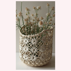 Vase Zen Artisan en rotin naturel et jonc de mer Décor artisanal de style Boho pour des espaces de vie terreux et élégants - Product Image 5