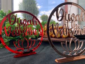 ป้ายแสดงการเฉลิมฉลองเทศกาลดิวาลีตามสั่งแผ่นบัวไม้หรืออะคริลิคสำหรับตกแต่งบ้านเหมาะสำหรับตกแต่งเทศกาลดิวาลีโชว์ - Product Image 3