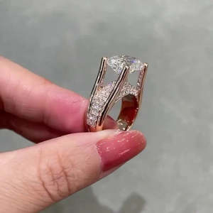 Bague de fiançailles ovale 8,50 carats en diamants de laboratoire, style tension est-ouest, couleur E-F, clarté VVS-VS - Product Image 5