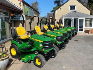 Tractor de Jardín John Deere 1025R Verde 4x4 Multifuncional - Product Image 2