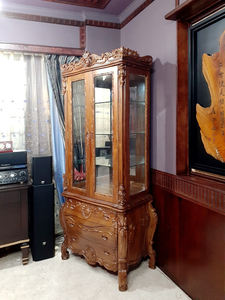 ตู้โชว์ไม้สักแกะสลักทำมือสไตล์ยุโรปสวยงามสวยงามพร้อมประตู2บานและลิ้นชัก3บานสำหรับห้องนั่งเล่น - Product Image 3