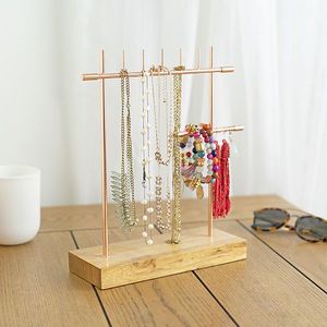 Exhibidor de Joyería de Metal de Múltiples Niveles con Base Giratoria, Múltiples Ganchos y Acabado Elegante, Perfecto para la Organización de Joyas - Product Image 3