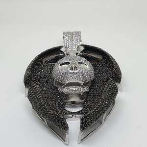 Colgante de Calavera Hecho en Plata de Ley 925 con Joyería Fina en Blanco y Negro, Colgantes y Dijes de Halloween, Diamante Moissanita - Product Image 2