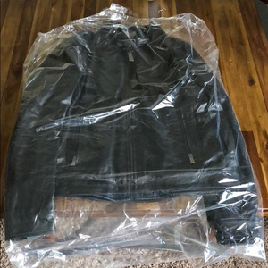 แจ็คเก็ตหนังแกะผู้ชายแบบมีซิป คุณภาพสูง กันน้ำ กันลม มีฮู้ด รับผลิตแบบ OEM ODM แบรนด์ส่วนตัว จากโรงงานผู้ผลิต - Product Image 5